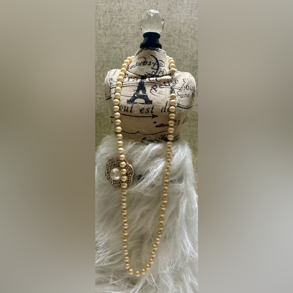 Vintage Cream Pearl Necklace Timeless Elegance